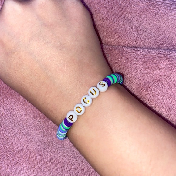 3 for 12$ 🌸 Hocus Pocus themed bracelet stack - Picture 8 of 9